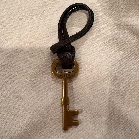 Fossil Key Keychain Gold Color - Picture 1 of 3